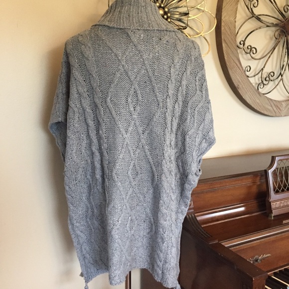 NWT Sonoma Sz 1X Gray Cable Knit Poncho Sweater - Picture 3 of 4
